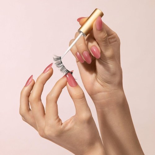 KISS Lash Adhesive - 24HR Clear Lash Glue for Long-Lasting Wear | Perfect for Strip & Cluster Lashes