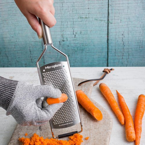 Microplane Professional Series Kitchen Grater - Fine Grating for Cheese, Citrus, Garlic & More | Stainless Steel Blades, Made in USA