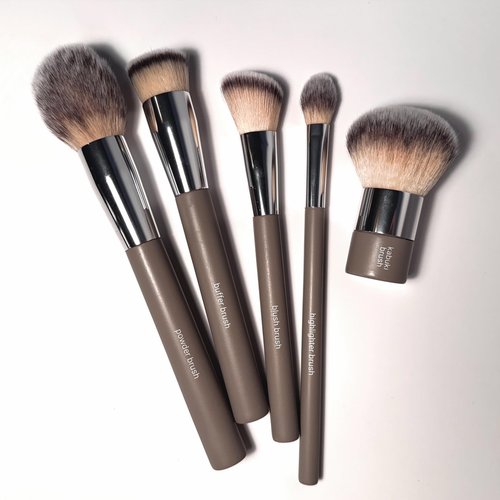 Sandstone Scandinavia Blush Brush – Soft Makeup Brush for Even, Natural Color Application – Ultra-Soft Vegan Bristles – Cruelty-Free