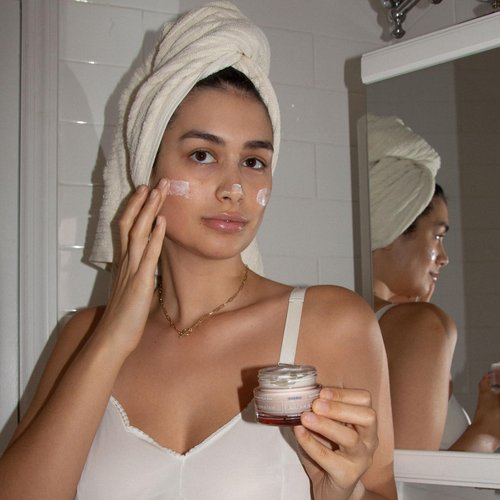 KORRES Wild Rose Skin Brightening Night Cream, Hydrating Face Moisturizer with Vitamin C, Hyaluronic Acid and Turmeric Extract, Overnight Facial Cream for Women with Tired, Depleted Skin, 40 ml