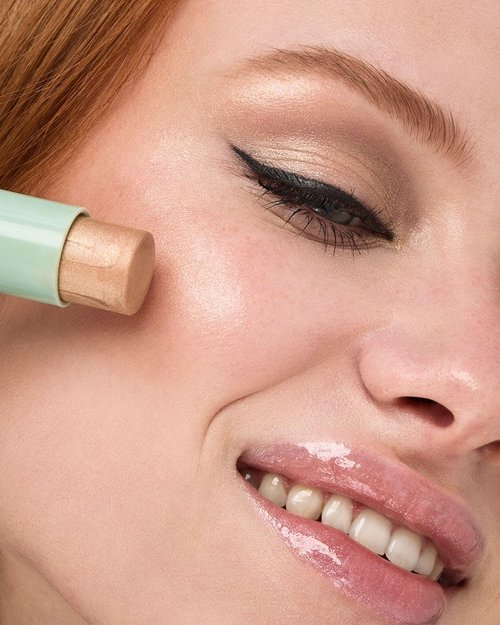 KIKO Milano Creamy Touch Highlighter Stick - Radiant Glow in Shade 01 | Perfect for All Skin Types