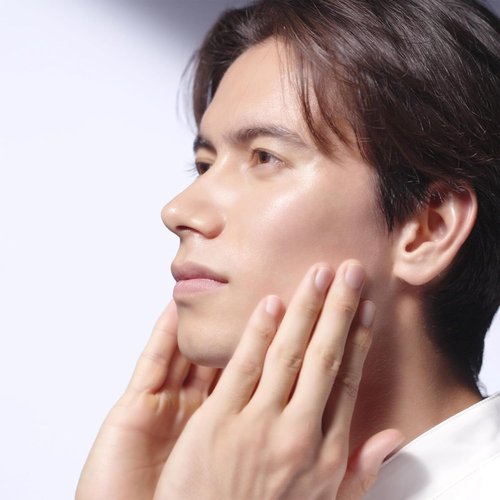 Shiseido Men Hydrating Lotion - 12-Hour Hydration & Roughness Improvement - 5 oz - Non-Comedogenic, Paraben & Mineral Oil Free