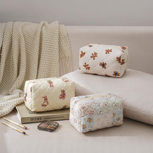 RSRSLEII Small Quilted Cotton Makeup Bag, Aesthetic Cosmetic Bag, Cute Floral Makeup Pouch, Kawaii Trendy Preppy Travel Toiletry Bag for Women and Girls (07 Bear)