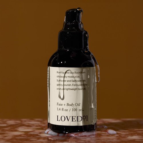 Loved01 Face & Body Oil, John Legend Skincare, Daily Hydration, Lightweight & Non-Greasy Formula with Vitamin E & A, Serum for Scars & Stretchmarks, 3.4 oz