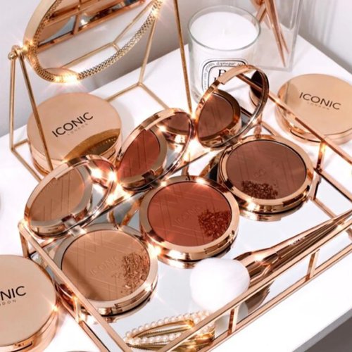 ICONIC LONDON Ultimate Bronzing Brush | Powder Makeup Brush, Large Bristles, Even Coverage
