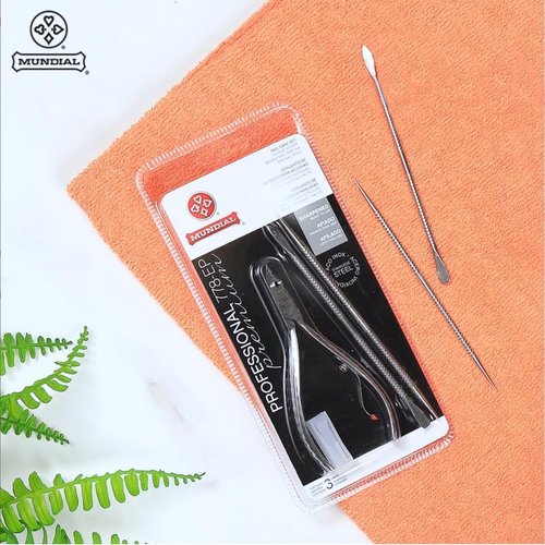 Mundial Nail Care 3 Piece Set - Professional Stainless Steel Cuticle Nippers & Nail Spatula Kit
