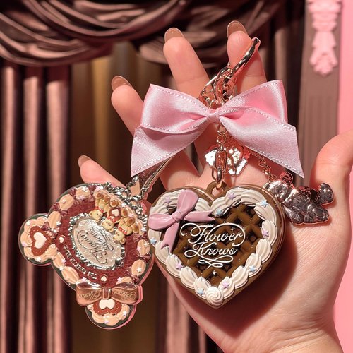 Flower Knows The Sweetie Bear Collection Setting Powder,Cute Bag Charms Purse Keychain,Makeup & Setting Compact and Puff Pressed Powder,Pore Blurring Backed,Gift for Women,0.09 Oz(01 Cocoa)