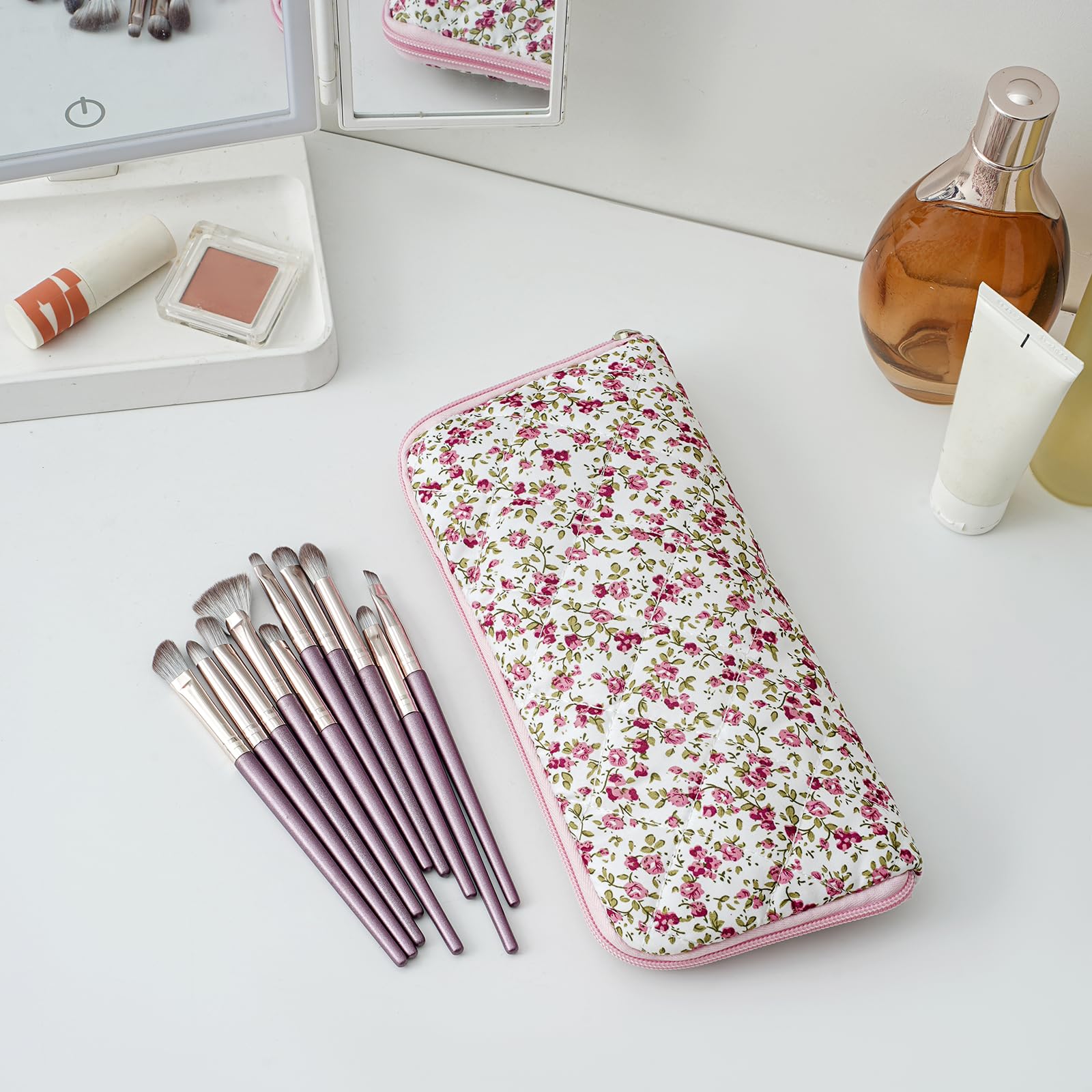 WHHJM Cute Floral Bag for Makeup Brushes - Ideal for Travel & Daily Use Makeup Brushes Pouch for Women (Red Floral)