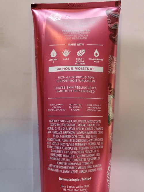 Bath & Body Works Strawberry Snowflakes Ultimate Hydration Body Cream For Women 8 Fl Oz 2- Pack (Strawberry Snowflakes)