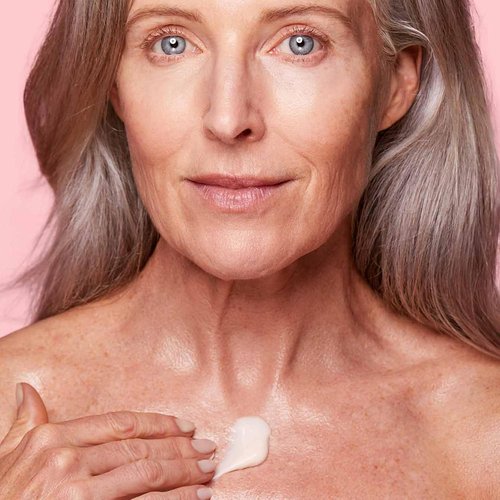 Clarins Super Restorative Décolleté & Neck Concentrate - Anti-Aging Cream for Mature Skin | Visibly Diminishes Chest Creases in 4 Weeks