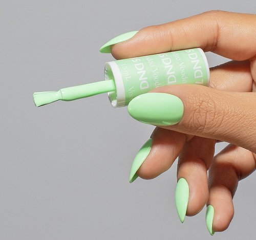 DND Gel Polish Set - Green Collection | UV/LED Gel Polish & Air Dry Nail Lacquer Duo, 0.5 Fl Oz Each