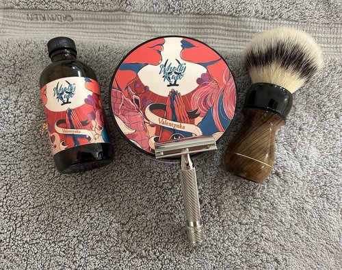 Valentynka Tallow Shaving Soap. Enriched with Donkey Milk, Water Buffalo Milk, Whey Proteins, Omega 3, Omega 6, Hops Extract. Canadian Fir, Leather, Orange, Jasmine, Sugar, Amber, Saffron, Cedarwood