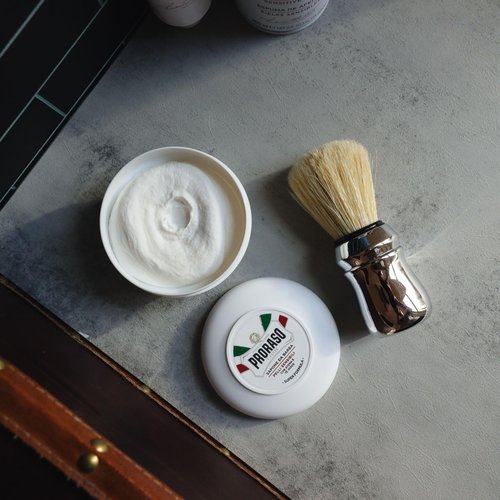 Proraso Shaving Soap - Oatmeal & Green Tea - Nourishing & Gentle Formula Shave Soap in a Bowl for Sensitive Skin - Premium Italian Shaving for Men - 5.2oz
