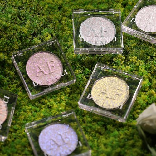 Skiennix Highlighter Makeup Palette - Long-Lasting Formula for Fairy-Like Sheer Glow | Translucent Pink & Silver Shimmer