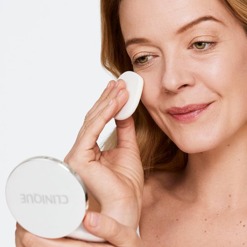 Clinique Beyond Perfecting Powder Lightweight Full Coverage Foundation + Concealer For Dry Combination to Oily Skin Types, Cream Whip, 0.51 Ounce