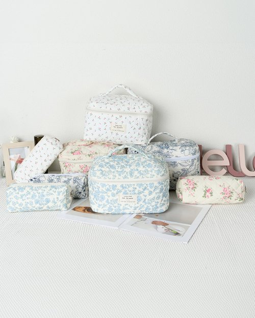 Makeup Bag, Quilted Makeup Bag, Cotton Large Travel Makeup Bags, Floral Cosmetic Bag, Travel Quilted Makeup Bags for Women, Flower Toiletry Bag