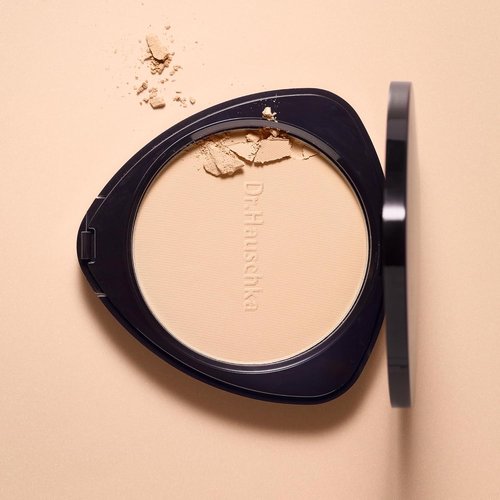 Dr. Hauschka Compact Powder - Translucent Mineral Formula for All Skin Tones | Silky Finish, 0.28 oz