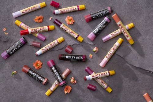 Burt's Bees Lip Shimmer - 100% Natural Moisturizer in Guava Flavor | 1 Tube