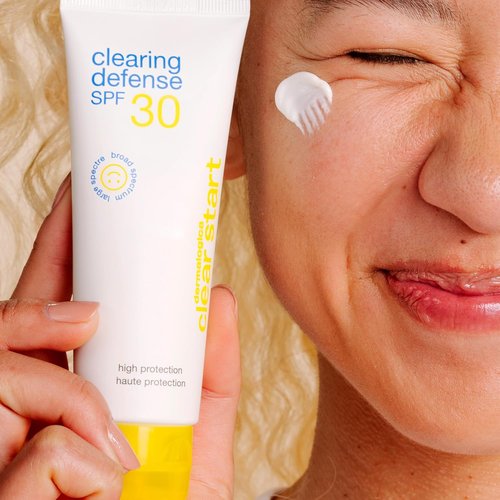 Dermalogica Clear Start Clearing Defense SPF 30 Sunscreen | Lightweight Moisturizer for Acne-Prone Skin (2 Fl Oz) - Mattifying with Vitamin C