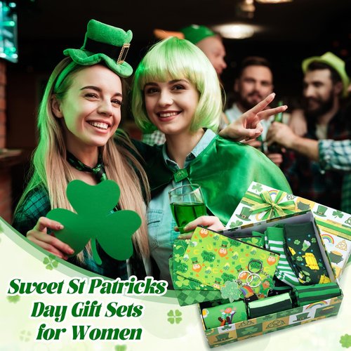 Dansydaisy 30 Pcs St Patrick's Day Gift Sets Makeup Bags Bulk Green Irish Shamrocks Socks and Keychains Hat Rainbow Gnome Pendant Ornament for St Patrick's Day Party Favor Supplies Holiday Gift