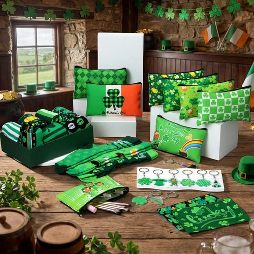 Dansydaisy 30 Pcs St Patrick's Day Gift Sets Makeup Bags Bulk Green Irish Shamrocks Socks and Keychains Hat Rainbow Gnome Pendant Ornament for St Patrick's Day Party Favor Supplies Holiday Gift