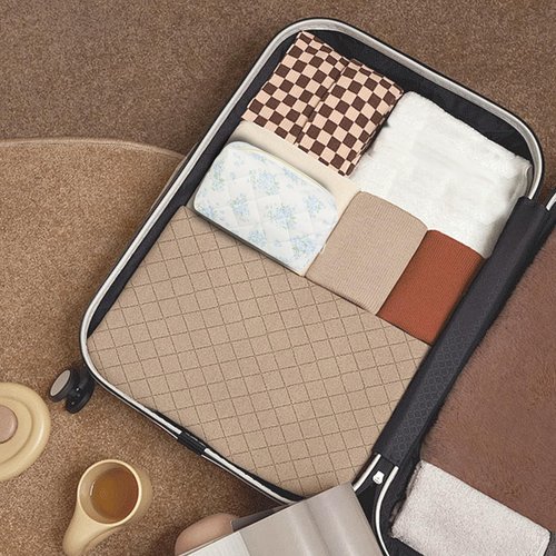 Quilted Makeup Bag Floral Cotton Make up Bag Puffy Coquette Makeup pouch Aesthetic Cute Travel Toiletry Bag for Women Girls