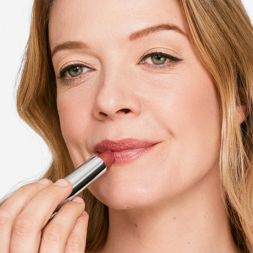 Clinique Dramatically Different Lipstick - Long-Lasting, Moisturizing & Hydrating | Available in 17 Shades