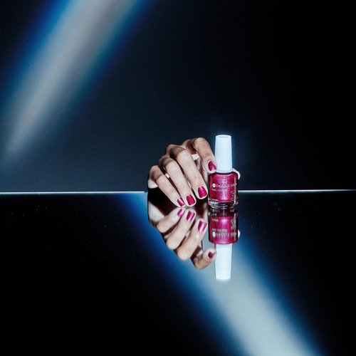Dazzle Dry Nail Lacquer (Step 3) - Kaleidoscope - A full coverage metallic fuchsia. Full coverage metallic. (0.5 fl oz)