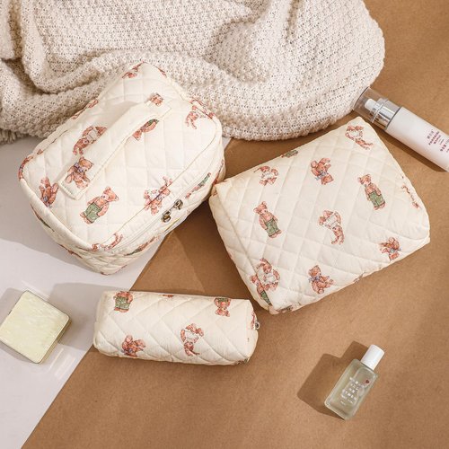 RSRSLEII 3 Pcs Quilted Cotton Makeup Pouch, Coquette Floral Quilted Toiletry Makeup Bag for Women and Girls, Aesthetic Travel Organized Cosmetic Bags(03Bear Pattern)