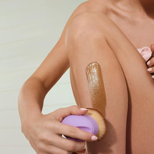 Isle of Paradise Self Tan Blending Brush - Palm-Sized Streak-Free Applicator for Face & Body