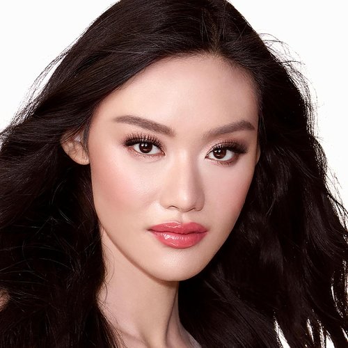 Charlotte Tilbury Cheek to Chic Powder Blush - Two-Tone Radiant Makeup for a Luminous Finish - Buildable Color for Effortless Glow