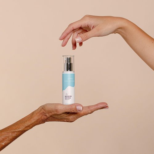Santo Remedio, Piel Eterna, Moisturizing Face Cream, Hydrates Skin, Daily Moisturizer, Day and Night Cream, Contains Hyaluronic Acid, Vitamin E, Niacinamide, For All Skin Types, 1.7 Fl. Oz. / 50 ml
