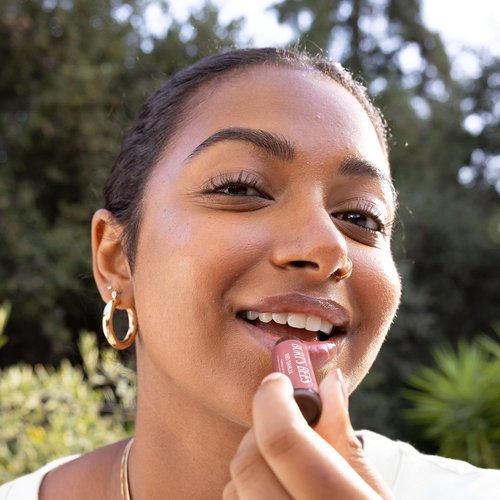 Burt's Bees Lip Tint Balm - Long-Lasting Hydrating Formula with Shea Butter | Hibiscus, 1 Tube