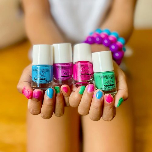 Piggy Paint | 100% Non-Toxic Girls Nail Polish | Safe, Cruelty-free, Vegan, & Scented for Kids | Rainbow 4 Polish Box Gift Set