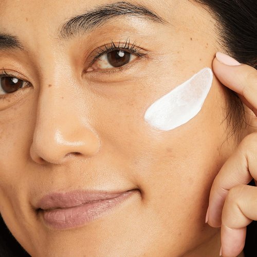 No7 Lift & Luminate Face Cream - Fragrance-Free Anti-Aging Moisturizer with SPF 30 - 1.69 Oz
