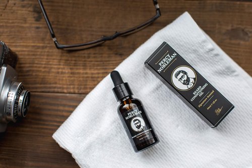 Percy Nobleman Beard Oil 99% Naturally Derived Signature Scented Blend. Beard Conditioning Oil With a Special Mixture of Quality Ingredients that Softens and Conditions your Facial Hair - 1 Fl Oz
