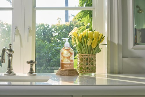 Homeworx by SLATKIN + CO. 22 fl oz. Hand Soap- Limoncello Cupcake
