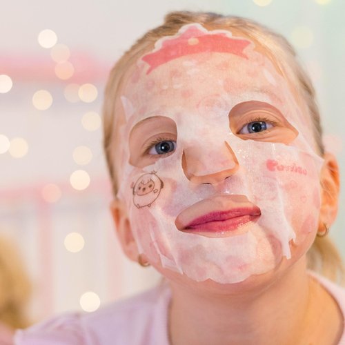 Puttisu Real Fruit Facial Mask Sheet for Kids, Children - Made with 100% Cotton, Moisturize, Sooths and Hydrates Skin (Strawberry- Pack of 7)