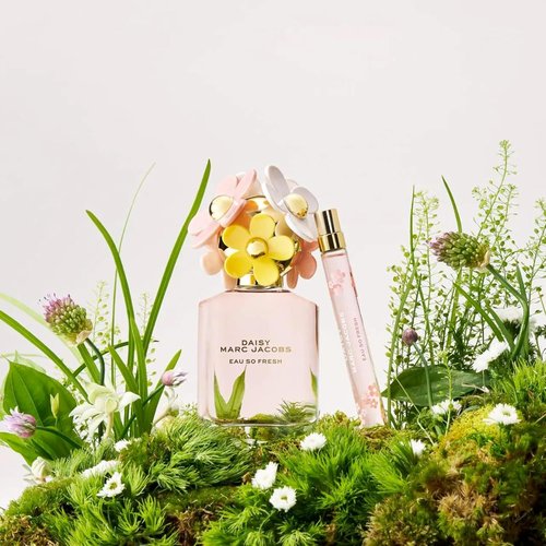 Marc Jacobs Daisy Eau So Fresh Eau de Toilette - Fresh Floral Women's Perfume with Raspberry & Wild Rose Notes