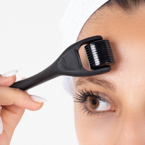 Dremenester Derma Roller for Body, Hair and Sculp, 540 Titanium Microneedle Dermal Skincare, Microneedling Roller for Men and Women with Storage Case