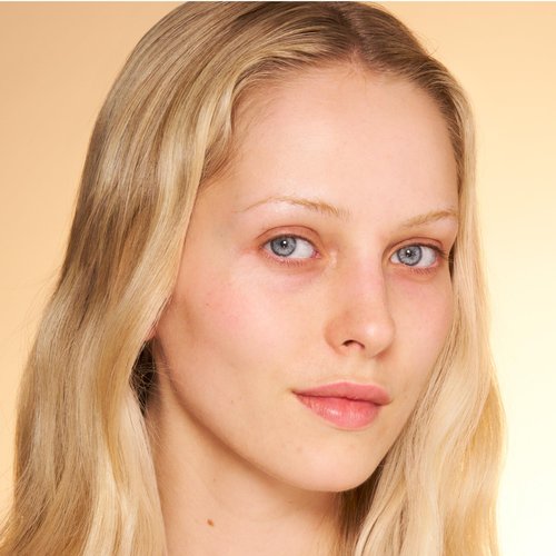 Charlotte Tilbury Beautiful Skin Blush for Cheeks & Lips - Multi-Use Cream Makeup for a Dewy, Sun-Kissed Glow - Infused with Moisturizing Vitamin E - Beach Peach Glow