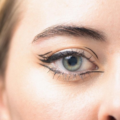 Rimmel Exaggerate Liquid Eye Liner - High-Impact Glossy Black Finish for Bold Eyes