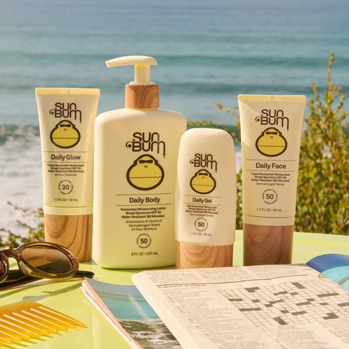 Sun Bum Daily SPF 30 Glow Sunscreen Face Lotion - Moisturizing Facial Sunscreen - Tinted - Dewy Finish - Hawaii 104 Act Compliant (Made without Octinoxate & Oxybenzone) - Travel Size - 1.7 oz