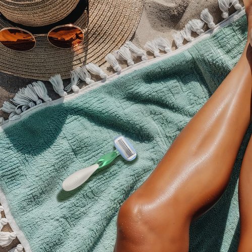 BIC Soleil 5 Escape Scented Women's Disposable Razors, 5 Blades, Comfortable Shave, Jasmine & Eucalyptus Scented Handle Shaving Razors for Women, 4 Count