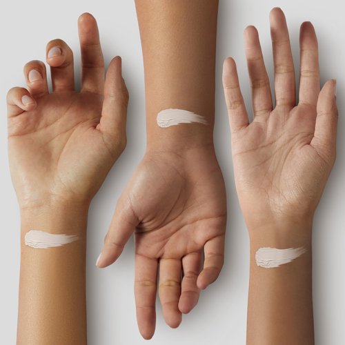 Makeup Revolution Conceal and Define Foundation, Full Coverage & Matte Finish, F9.5 for Medium Skin Tones, Vegan & Cruelty-Free, 0.7 Fl Oz