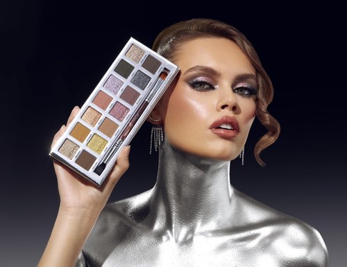 Sigma Beauty Cool Neutrals Eyeshadow Palette with Dual-Ended Brush, 14 Cool-Toned Eye Shadows - Includes Mirror, Waterproof Technology, Mixture of Finishes, 2-Year Warranty