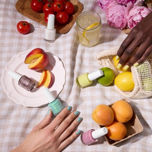 Dazzle Dry Nail Lacquer (Step 3) - Artisan - An off white iridescent with a blue flash. Semi-sheer shimmer. (0.5 fl oz)