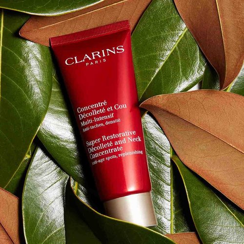 Clarins Super Restorative Décolleté & Neck Concentrate - Anti-Aging Cream for Mature Skin | Visibly Diminishes Chest Creases in 4 Weeks