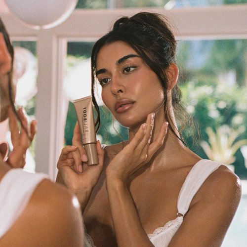 Bali Body Bronzing Serum - Hydrating Anti-Aging Skin Tint with Hyaluronic Acid & Vitamin E | Lightweight & Non-Greasy (30 ml / 1.01 fl oz)