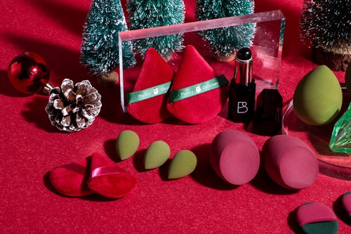 BS-MALL 14 Pcs Portable Makeup Sponge Set With Diamond-shaped Kabuki Powder Brush - Makeup Sponge, Triangle Puff And Multi-functional Sponges For Liquid, Cream,With Travel Case (Green Red)